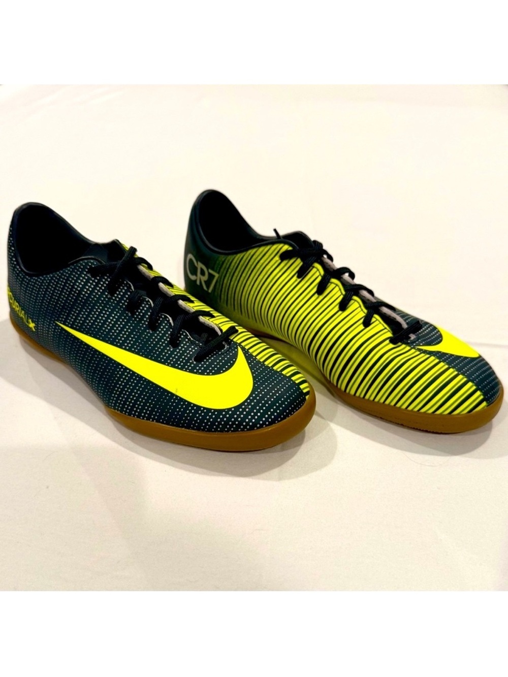 New Nike Kids Indoor Soccer Shoes Boys 4 MercurialX Victory VI CR7 Seaweed Volt